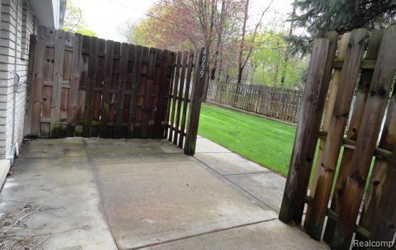 4099 Airport Road Waterford, MI 48329 - Photo 13 of 15