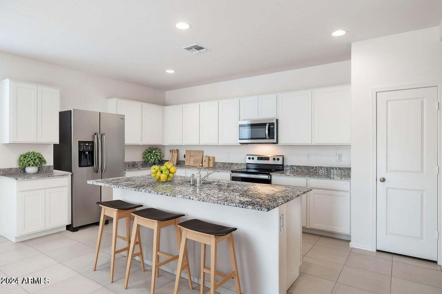 10516 West Bloch Road Tolleson, AZ 85353 - Photo 5 of 28 20240919005801796146000000-o