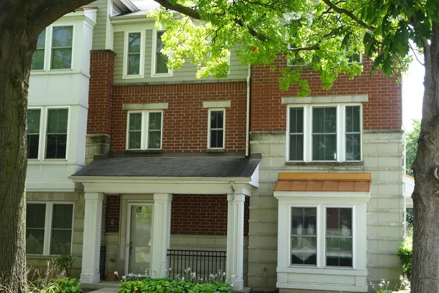 $2,900 | 2203 South Crambourne Way, Arlington Heights, IL 60005