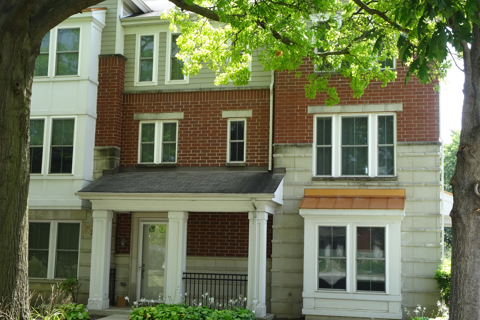 2203 South Crambourne Way Arlington Heights, IL 60005 - Photo 1 of 18