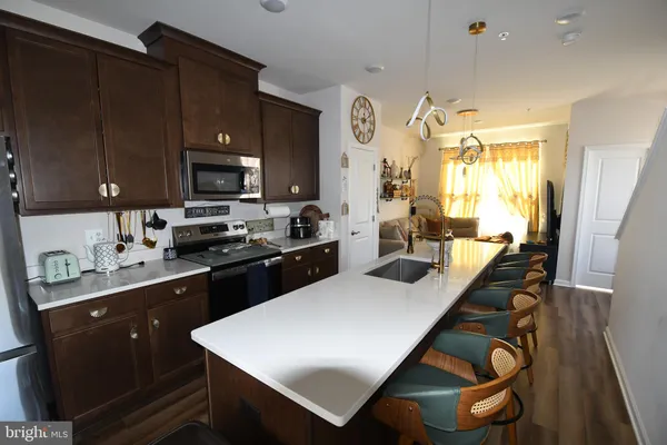 $1,300 | 5937 Northwest Drive, Unit (MASTER BEDROOM), Hyattsville, MD 20782