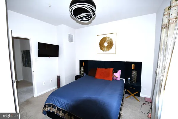 $1,300 | 5937 Northwest Drive, Unit (MASTER BEDROOM), Hyattsville, MD 20782