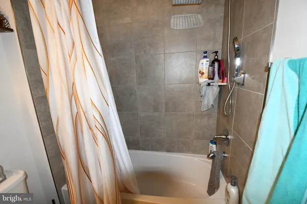 $1,300 | 5937 Northwest Drive, Unit (MASTER BEDROOM), Hyattsville, MD 20782