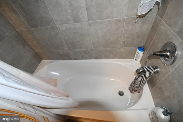 $1,300 | 5937 Northwest Drive, Unit (MASTER BEDROOM), Hyattsville, MD 20782