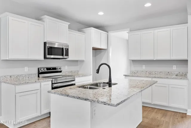 $499,000 | 8144 Chapel Hill Lane, Knoxville, TN 37938