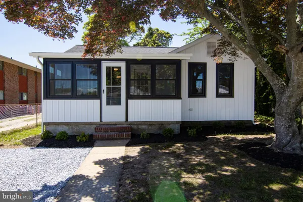 $330,000 | 30 Pinetree Drive, Villas, NJ 08251