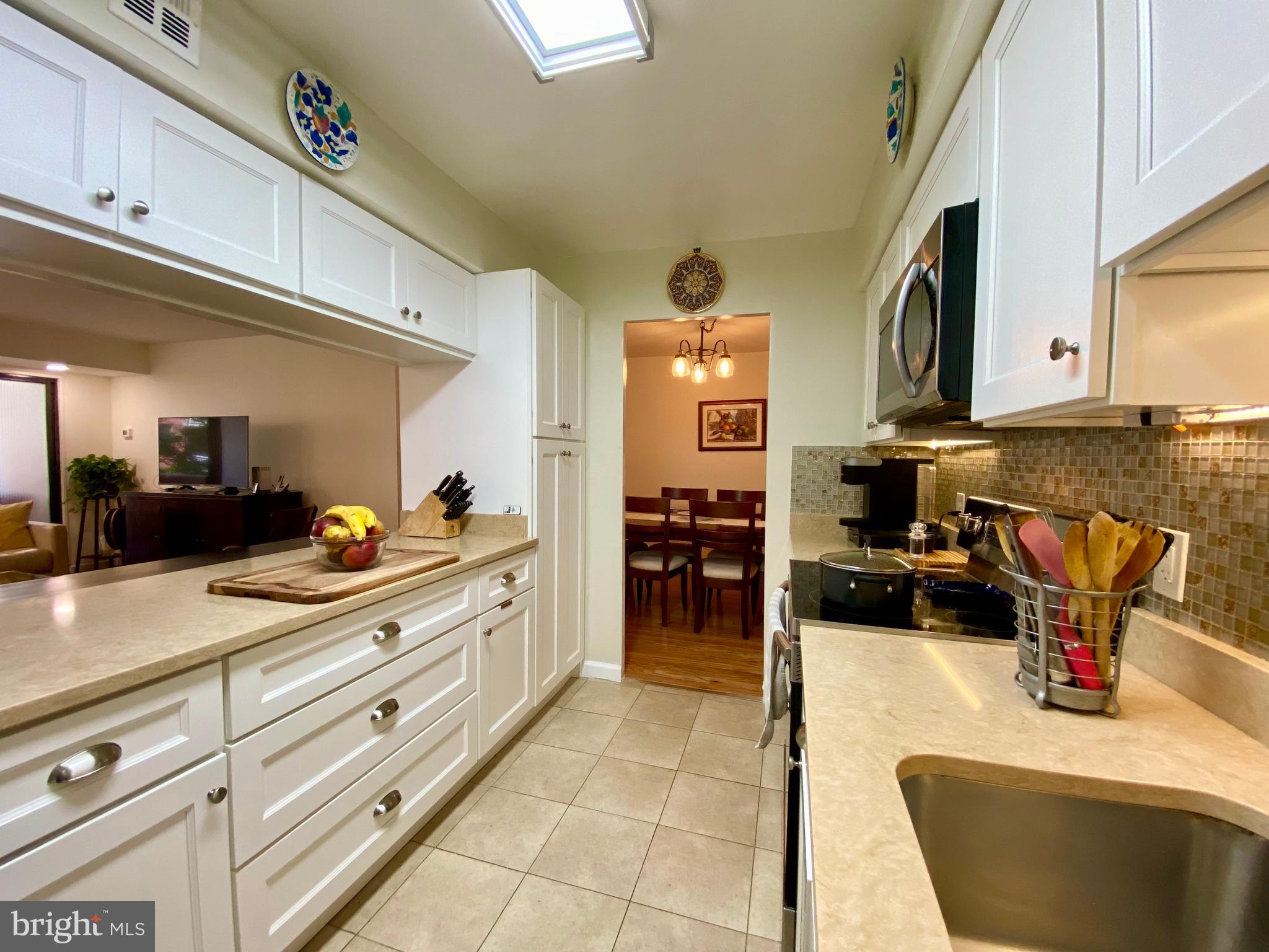 1301 North Courthouse Road, Unit 812 Arlington, VA 22201 - Photo 5 of 44 Kitchen toward Dining Room