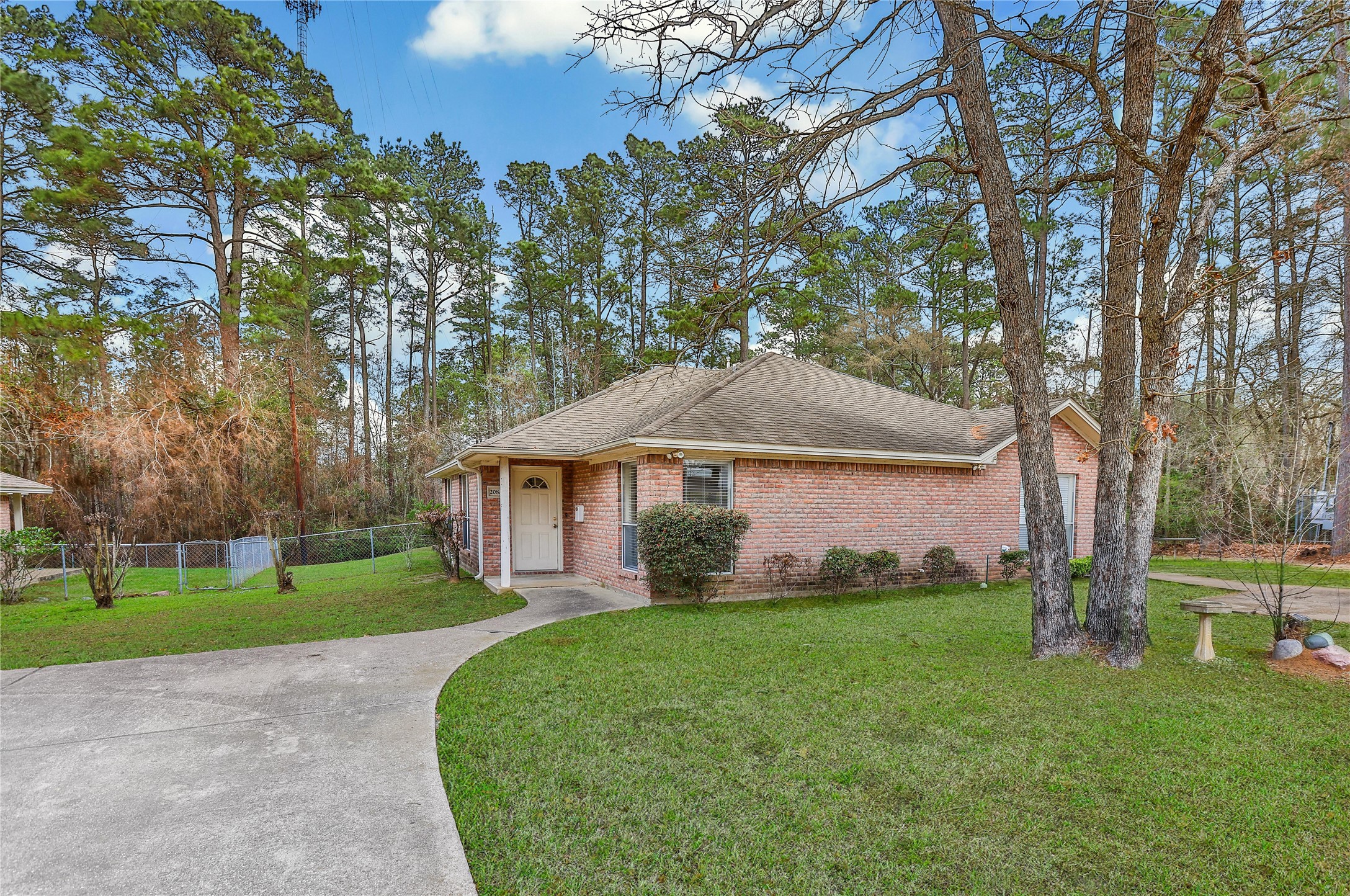 206 Graham Road Huntsville, TX 77340 - Photo 3 of 29