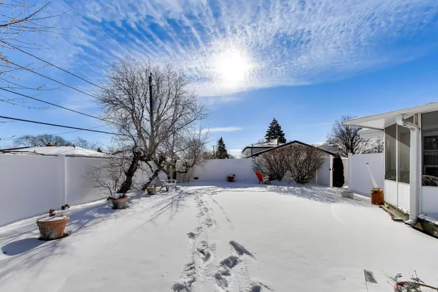 $234,900 | 16827 Parkside Avenue, South Holland, IL 60473