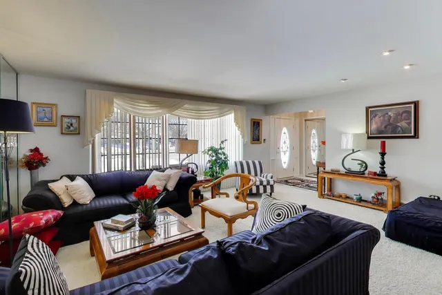 $234,900 | 16827 Parkside Avenue, South Holland, IL 60473