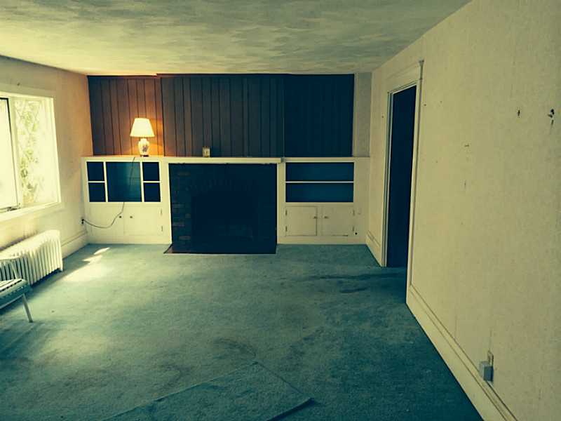 76 Lyndon Road Cranston, RI 02905 - Photo 4 of 20 Living Room.