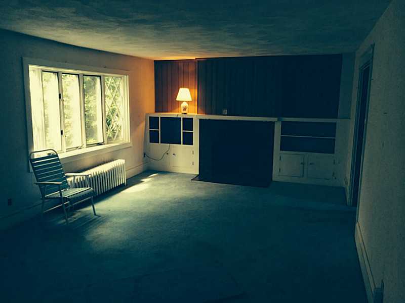 76 Lyndon Road Cranston, RI 02905 - Photo 5 of 20 Living Room.
