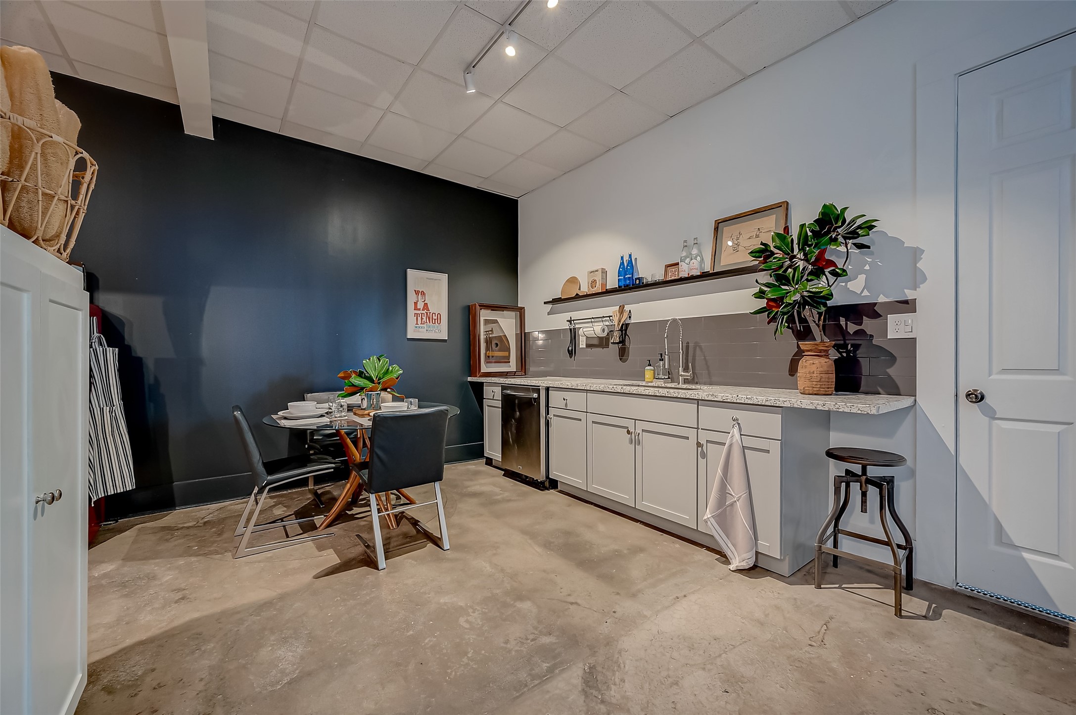 1612 West Alabama Street, Unit ABCD Houston, TX 77006 - Photo 18 of 50 a dining room with furniture and window