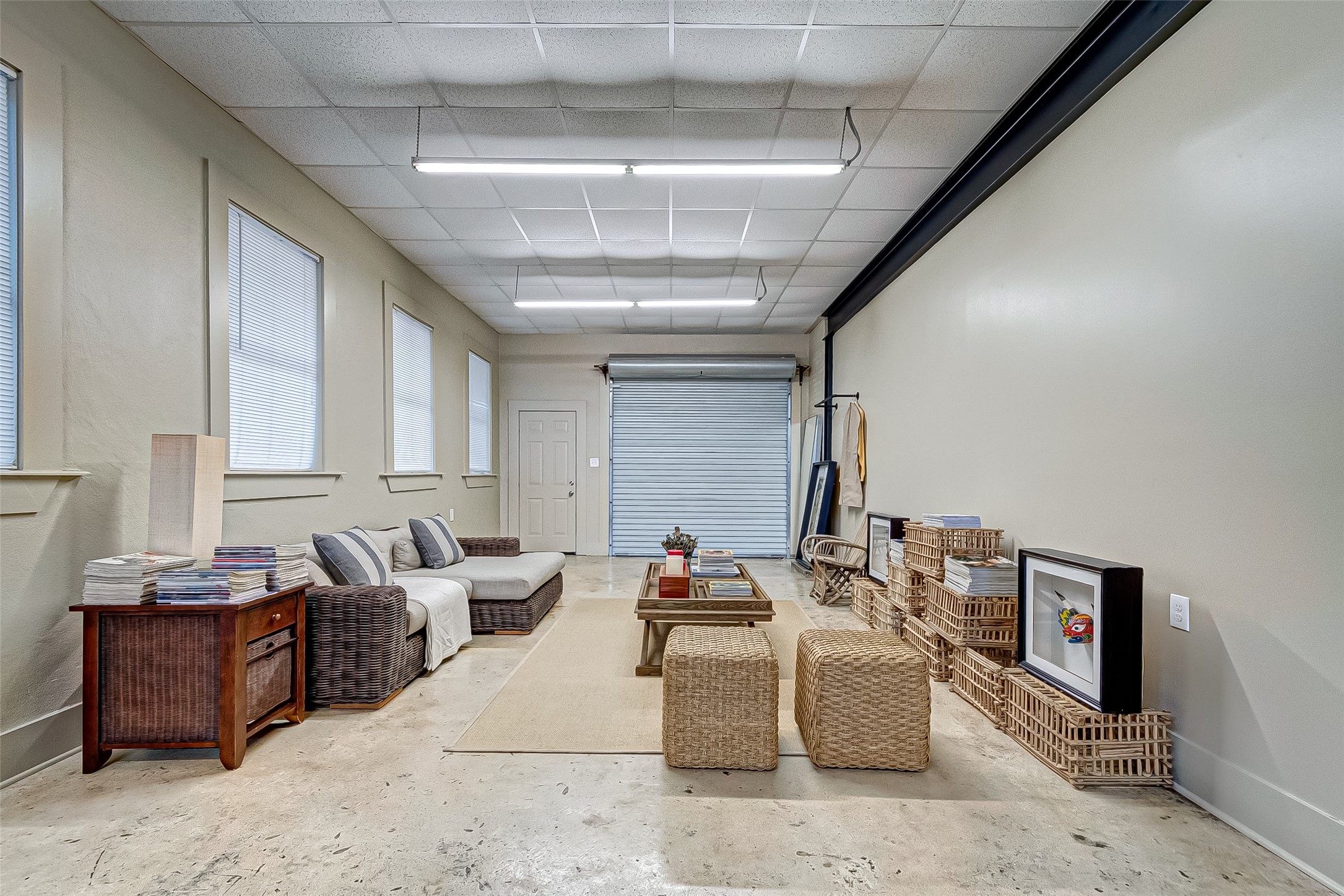 1612 West Alabama Street, Unit ABCD Houston, TX 77006 - Photo 9 of 50 a living room with furniture