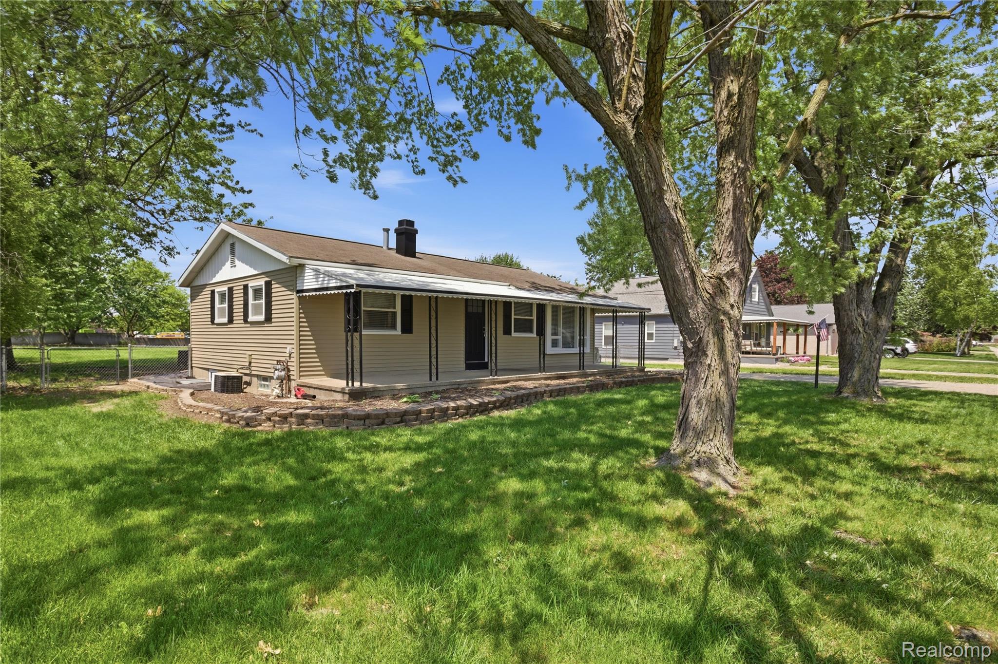 37257 Dundee Street Sterling Heights, MI 48310 - Photo 3 of 47 244A9260.jpg