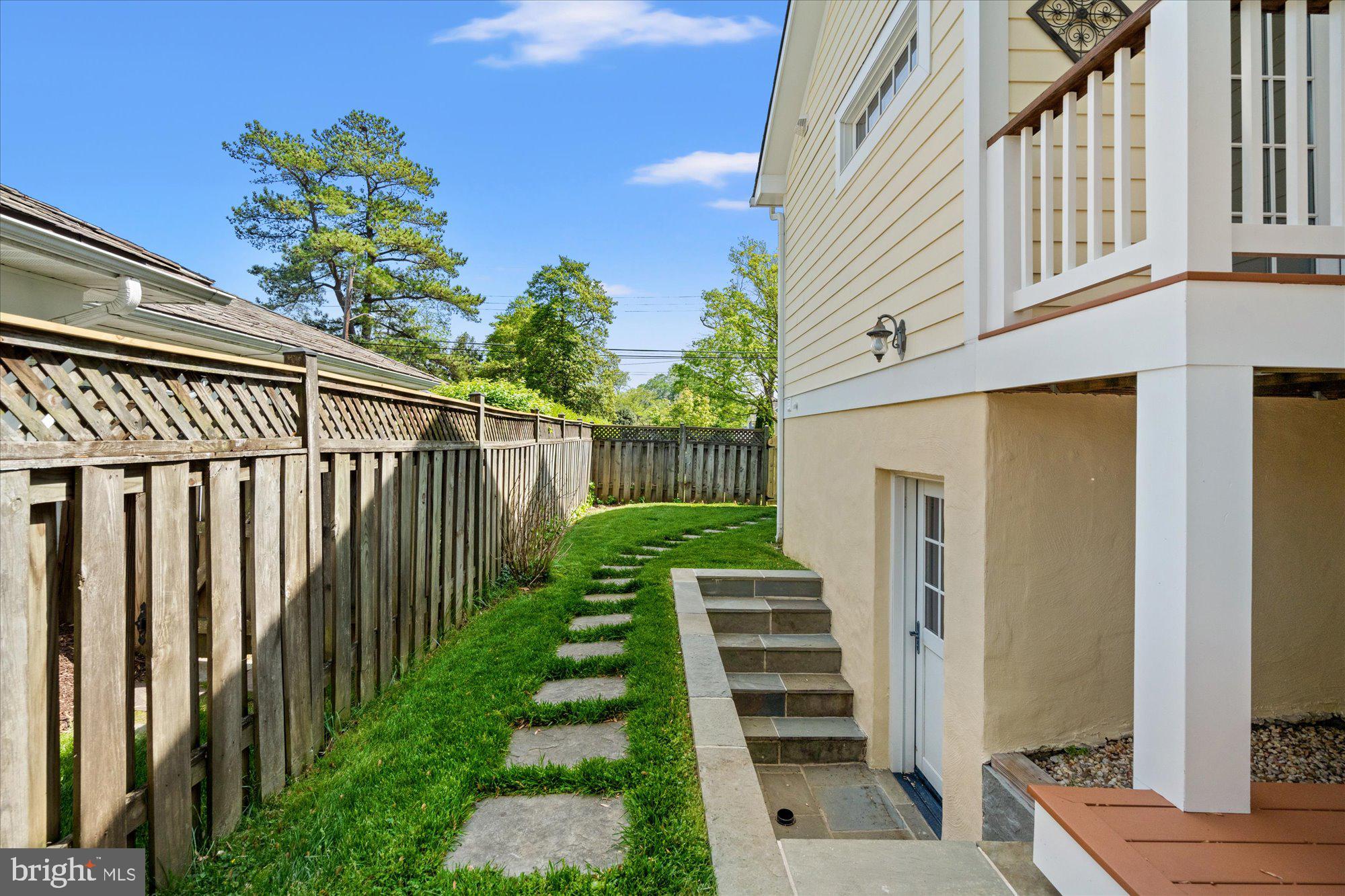 6041 25th Road North Arlington, VA 22207 - Photo 63 of 67 side yard