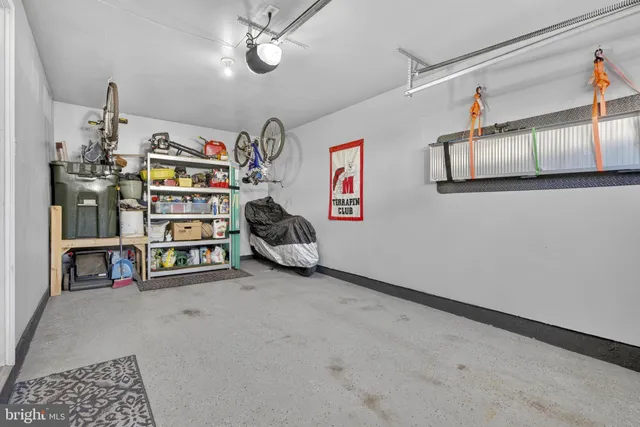 a view of livingroom with furniture