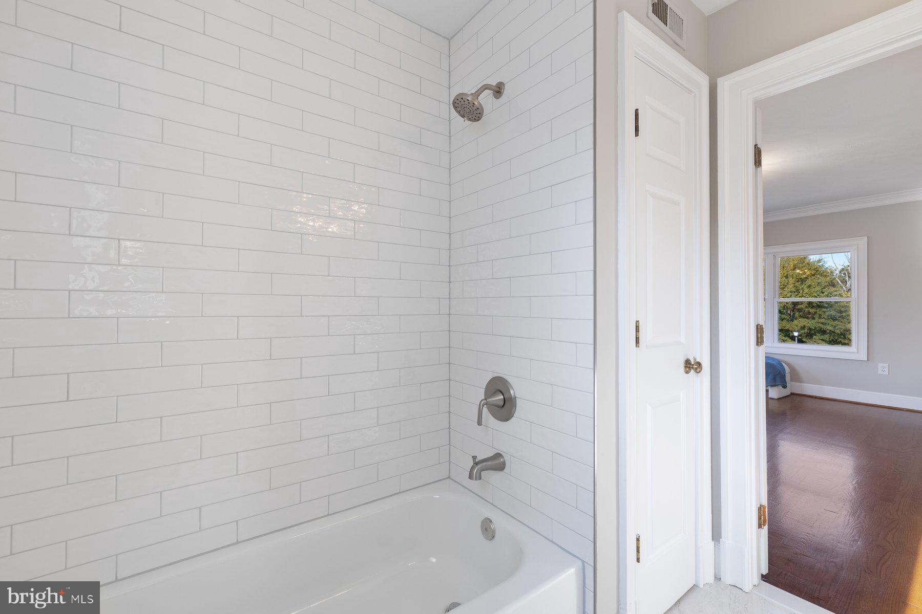 7005 Beacon Light Road Riverdale, MD 20737 - Photo 28 of 45 a bathroom with a bathtub