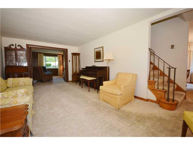 4724 Gardenville Road Baldwin, PA 15236 - Photo 3 of 25 Living Room.
