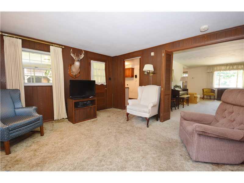 4724 Gardenville Road Baldwin, PA 15236 - Photo 5 of 25 Family Room.