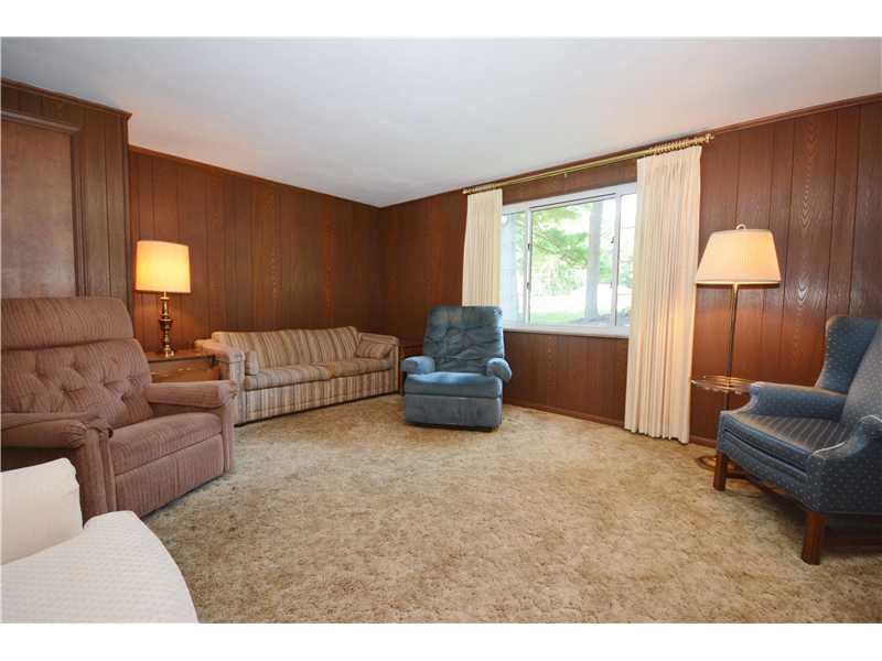 4724 Gardenville Road Baldwin, PA 15236 - Photo 6 of 25 Family Room.
