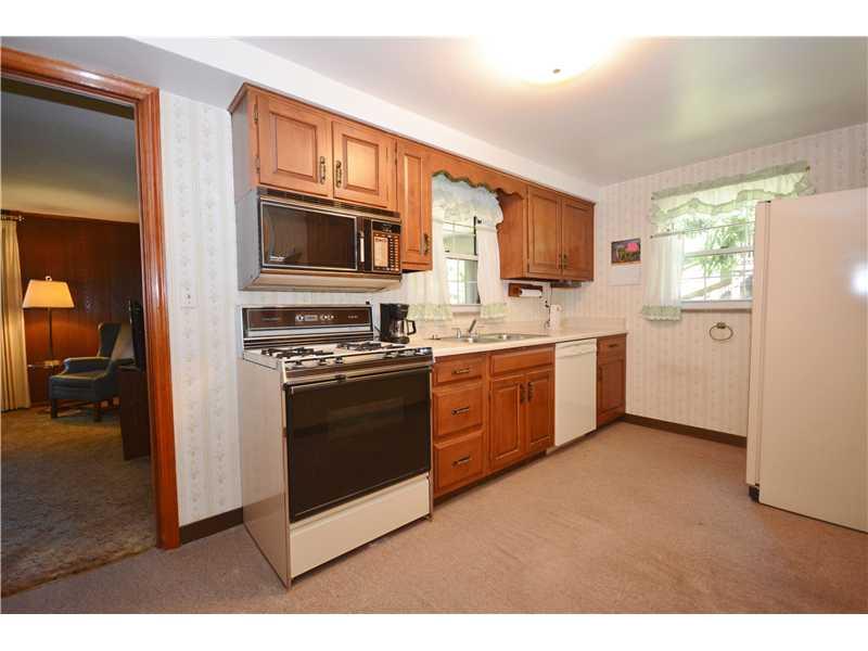 4724 Gardenville Road Baldwin, PA 15236 - Photo 9 of 25 Kitchen.