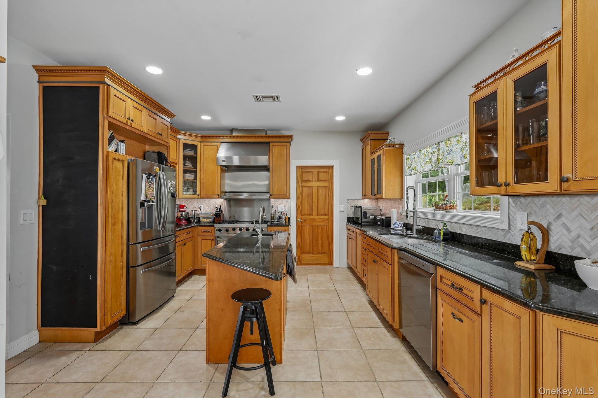 29 Dunderberg Road Tomkins Cove, NY 10986 - Photo 13 of 43 Granite counters