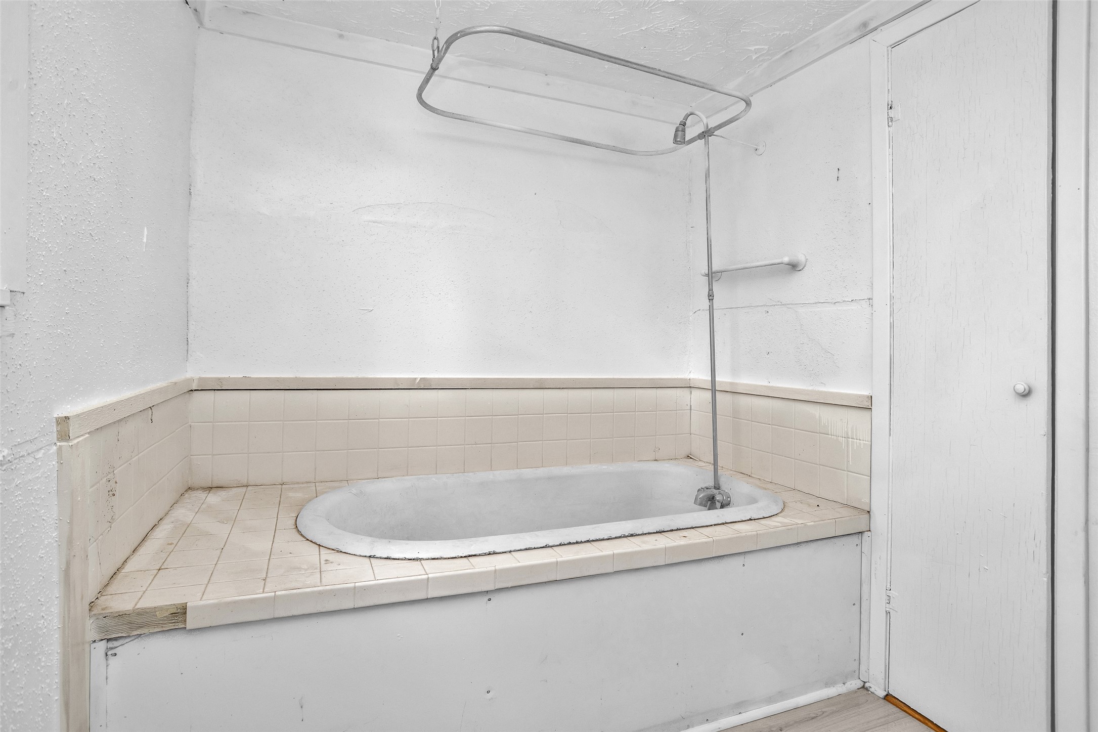 4794 Tall Pine Road Navasota, TX 77868 - Photo 34 of 34 a bathroom with a bath tub