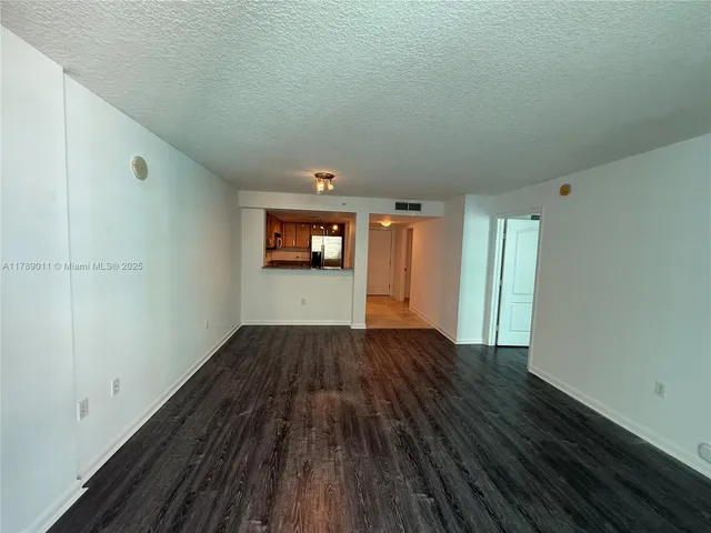 $470,000 | 2101 Brickell Avenue, Unit 1002, Miami, FL 33129