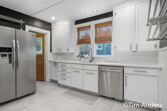 $454,900 | 142 Carlton Avenue Southeast, Grand Rapids, MI 49506