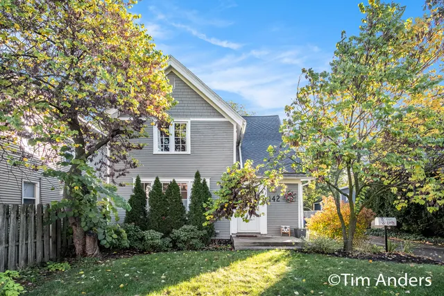 $454,900 | 142 Carlton Avenue Southeast, Grand Rapids, MI 49506