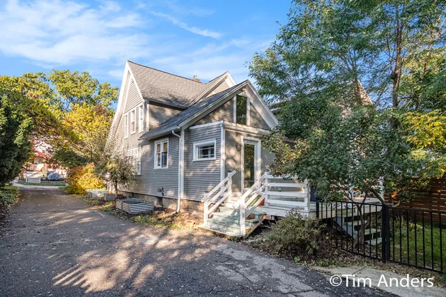$454,900 | 142 Carlton Avenue Southeast, Grand Rapids, MI 49506