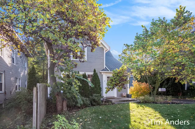 $454,900 | 142 Carlton Avenue Southeast, Grand Rapids, MI 49506