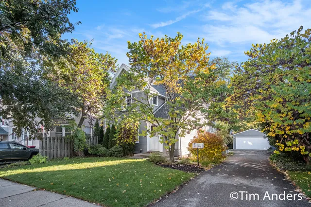 $454,900 | 142 Carlton Avenue Southeast, Grand Rapids, MI 49506