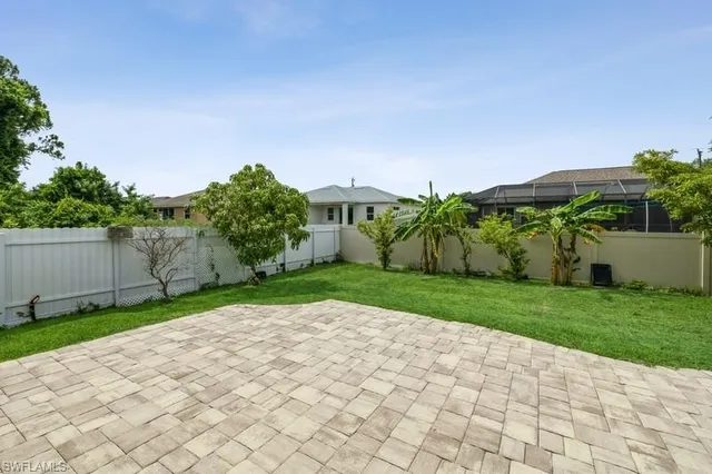 a view of a pathway with a yard