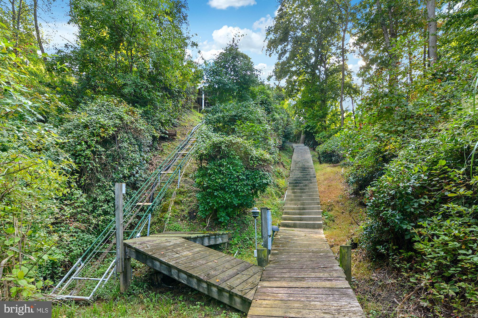 856 St Edmonds Place Annapolis, MD 21401 - Photo 108 of 129 a view of a pathway of a patio