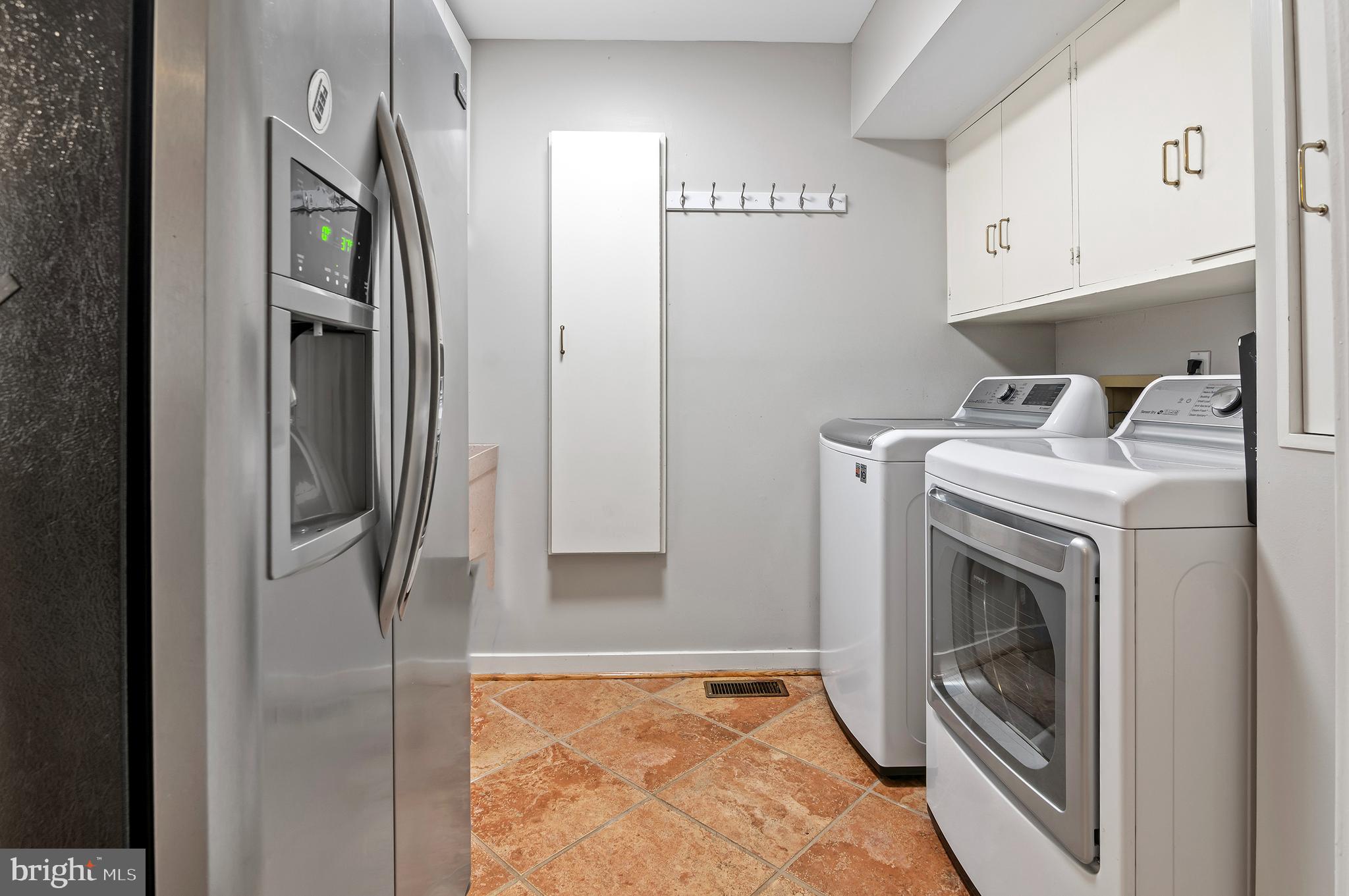 856 St Edmonds Place Annapolis, MD 21401 - Photo 48 of 129 a view of a storage and utility room with washer and dryer