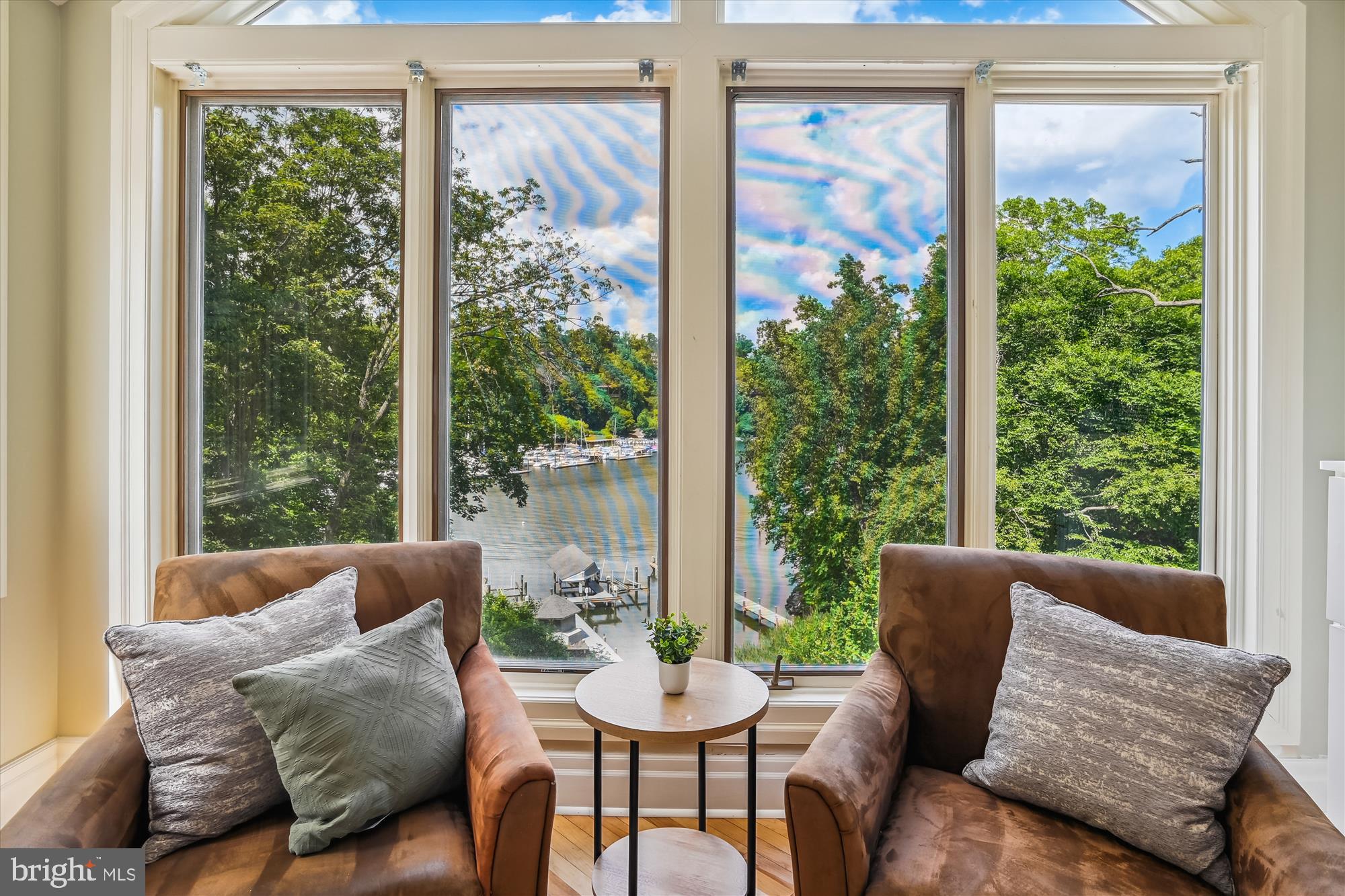 856 St Edmonds Place Annapolis, MD 21401 - Photo 58 of 129 a living room with furniture and a window