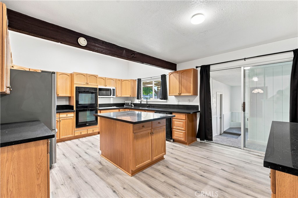 15037 Miami Road Apple Valley, CA 92307 - Photo 7 of 65