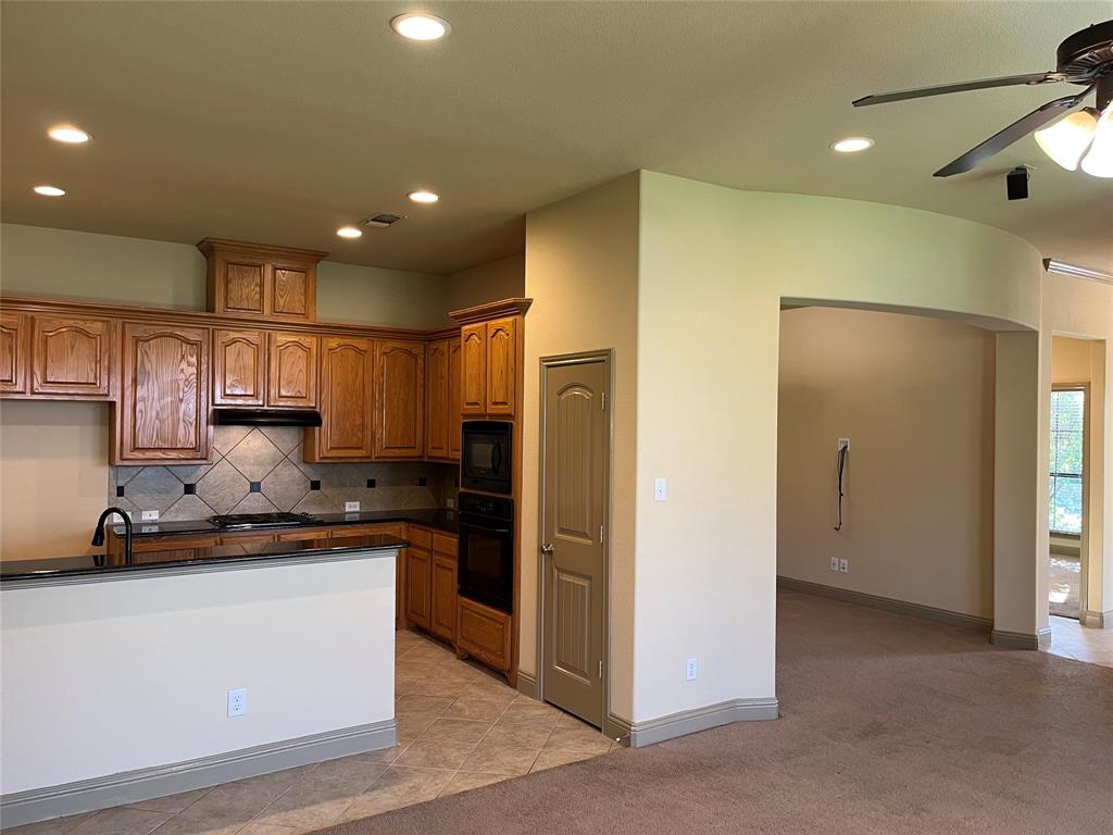 830 La Cima Irving, TX 75039 - Photo 6 of 40
