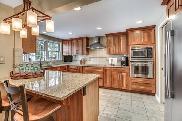 38 Munroe Road Lexington, MA 02421 - Photo 4 of 20 Gallery Image 4