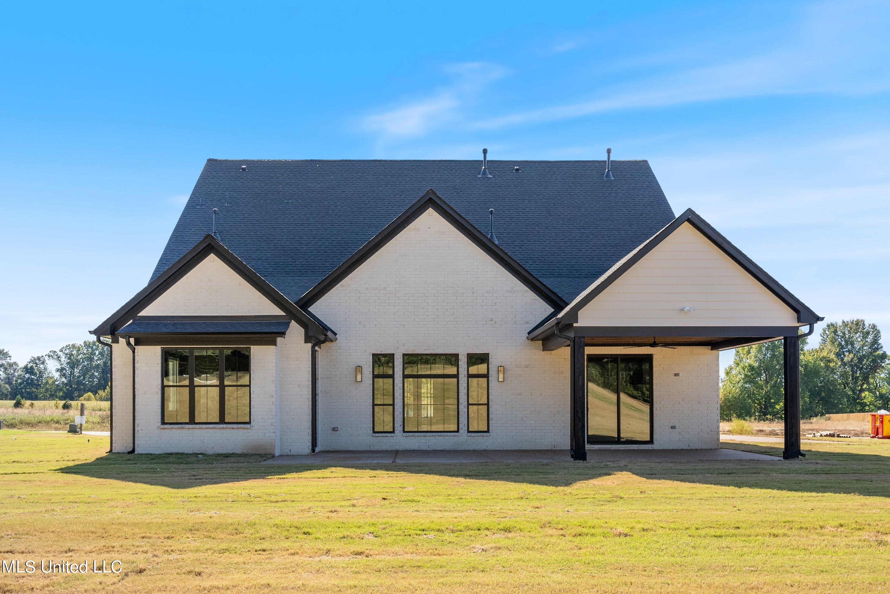 1518 Ashtons Lane Hernando, MS 38632 - Photo 3 of 20 IMG_4247