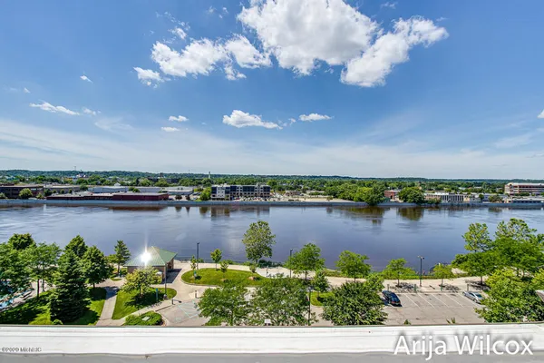 $219,900 | 940 Monroe Avenue Northwest, Unit 531, Grand Rapids, MI 49503