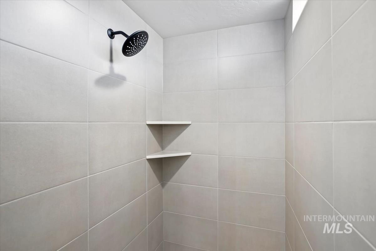 232 South Fusion Avenue Kuna, ID 83634 - Photo 30 of 50 Bathroom view of a tile shower