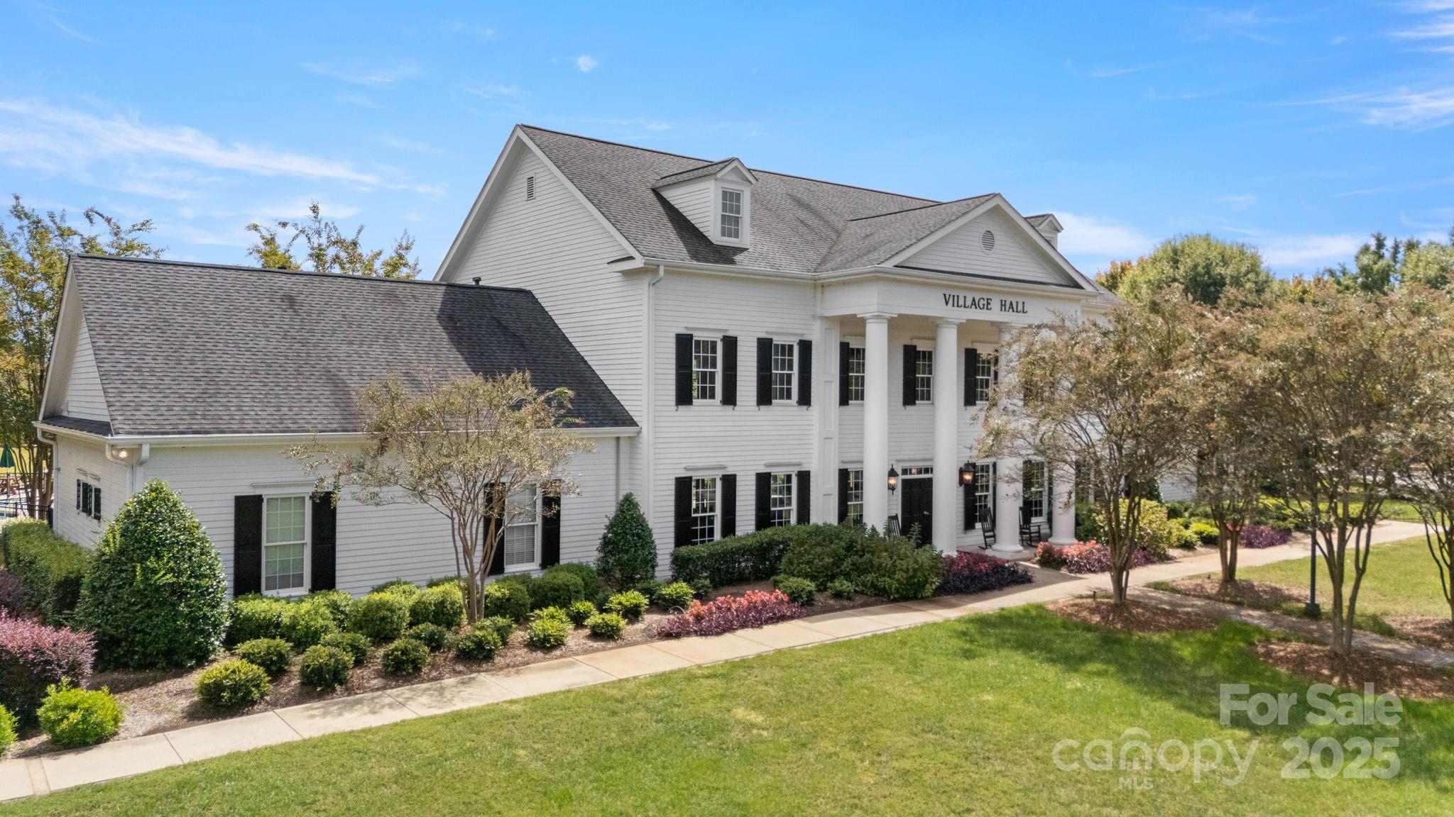 3499 Richard's Crossing Fort Mill, SC 29708 - Photo 31 of 33 front view of a house with a garden