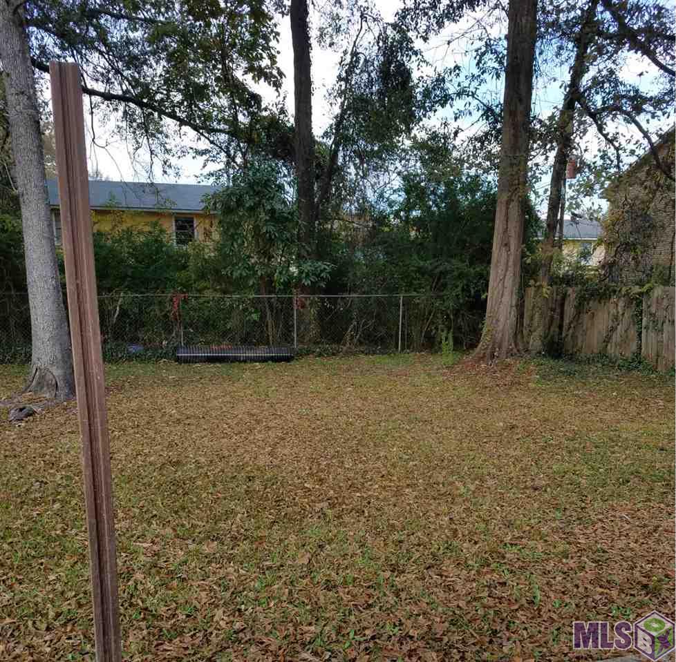 4907 Baker Boulevard Baker, LA 70714 - Photo 2 of 12 Back yard