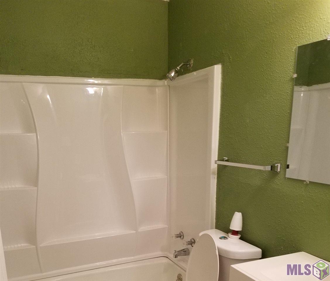 4907 Baker Boulevard Baker, LA 70714 - Photo 9 of 12 Full Bath