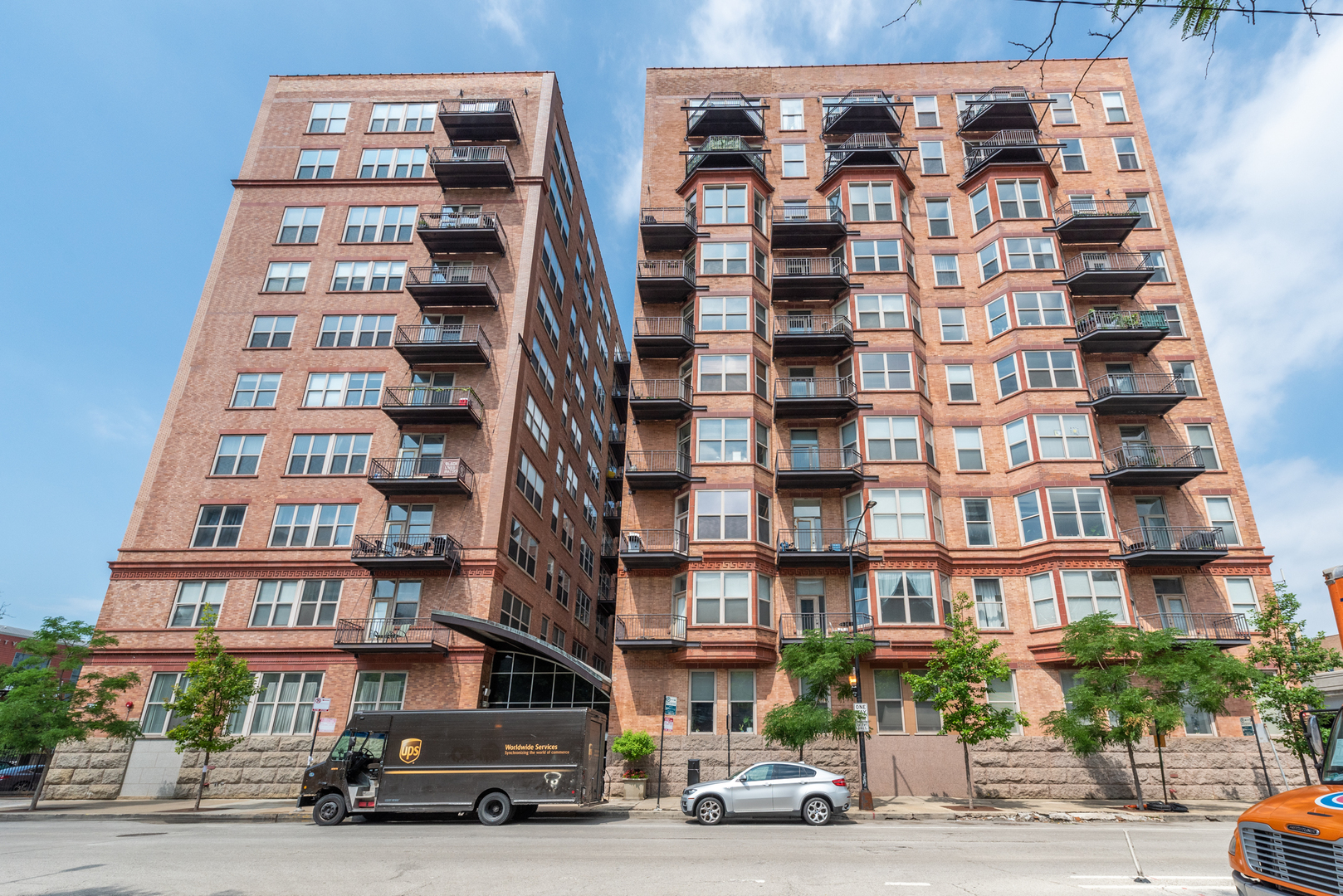 500 South Clinton Street, Unit 230 Chicago, IL 60607 - Photo 1 of 31 front view of a building