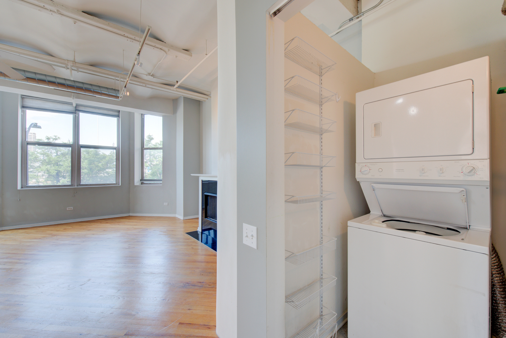 500 South Clinton Street, Unit 230 Chicago, IL 60607 - Photo 13 of 31 a view of empty room with wooden floor and fan
