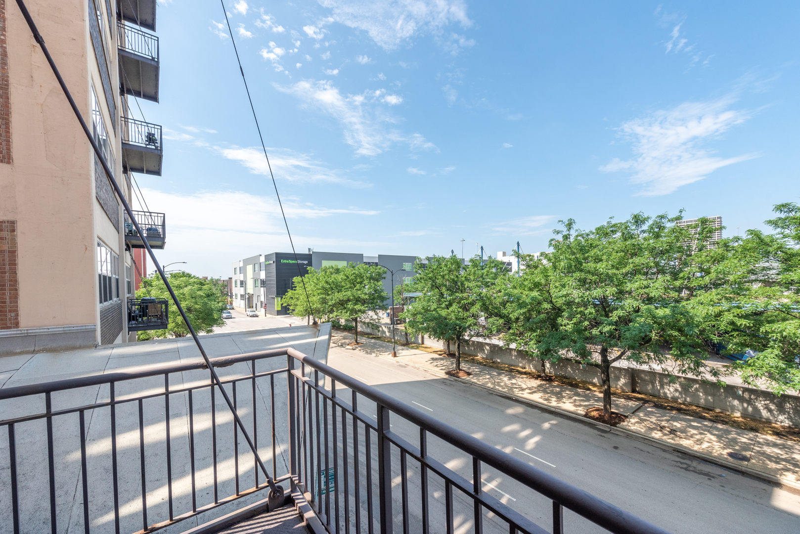 500 South Clinton Street, Unit 230 Chicago, IL 60607 - Photo 20 of 31 a view of a street from a balcony